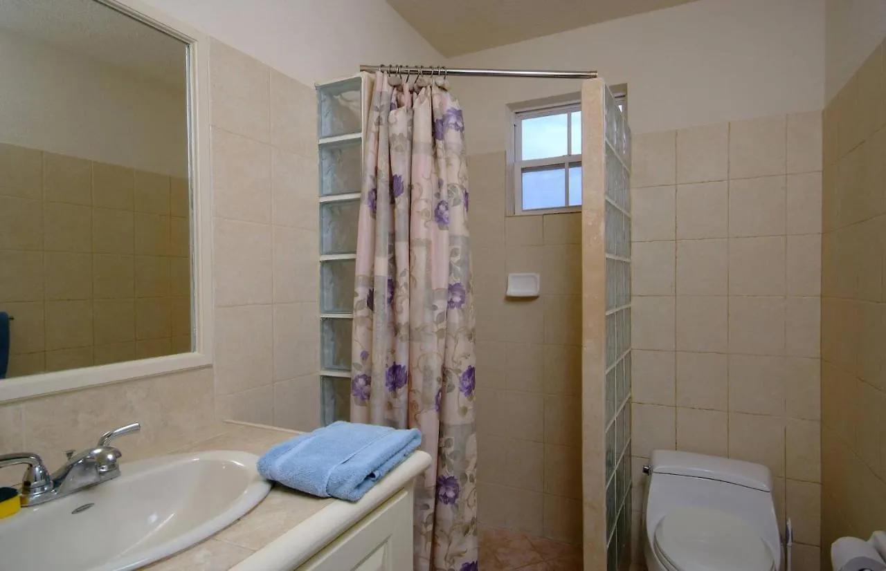 Apartment With Pool Near Golf Course And Oistins Providence